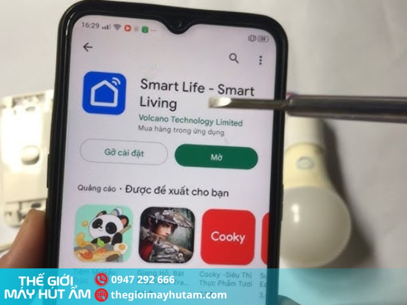 Cài đặt Smart Life từ App Store (iOS) hoặc Google Play (Android)