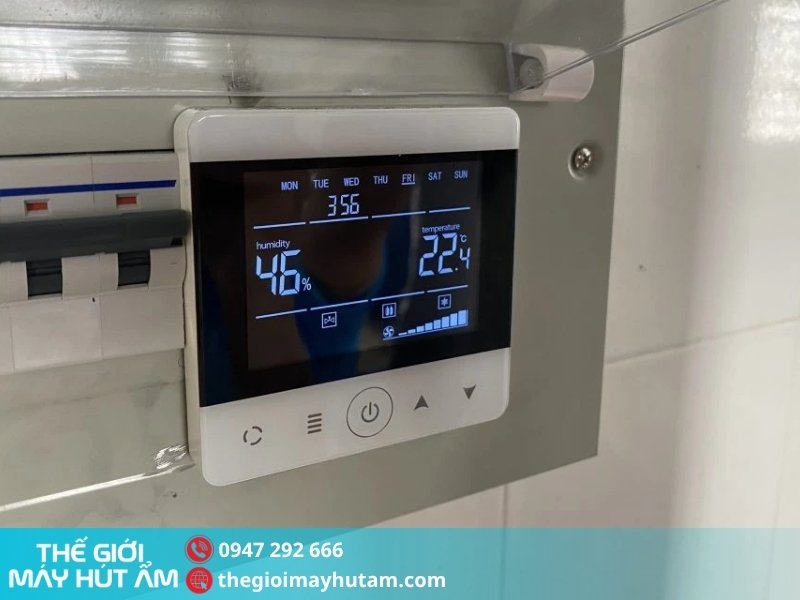 Máy hút ẩm treo trần Kosmen KM-168DS