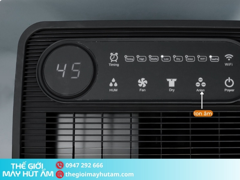Bật chế độ lọc không khí bằng ion âm trên máy hút ẩm Kosmen KM-60S